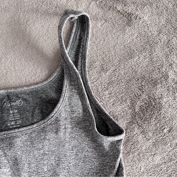 Tank Top 🤍 - Picture 3 of 8